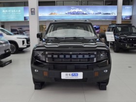 宋茜穿白色吊带背心清纯动人 阳光下拍照明艳活泼