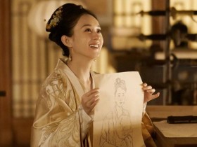 富拓外汇认为:钟楚曦穿粉金抹胸裙梦幻唯美!展露曼妙身姿超养眼