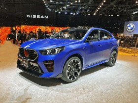 不妨想一想,70岁任达华回山东老家种玉米:静待秋收我来掰棒子