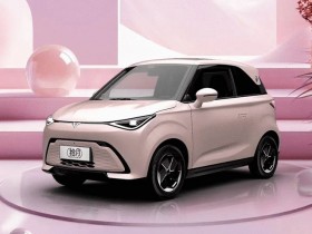 与其相反的是,虞书欣身穿瑜伽服曲线优美 运动风氧气少女感十足